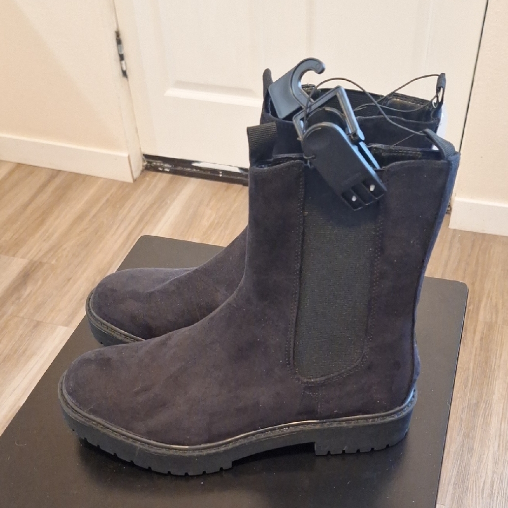 Women's Chelsea Boots